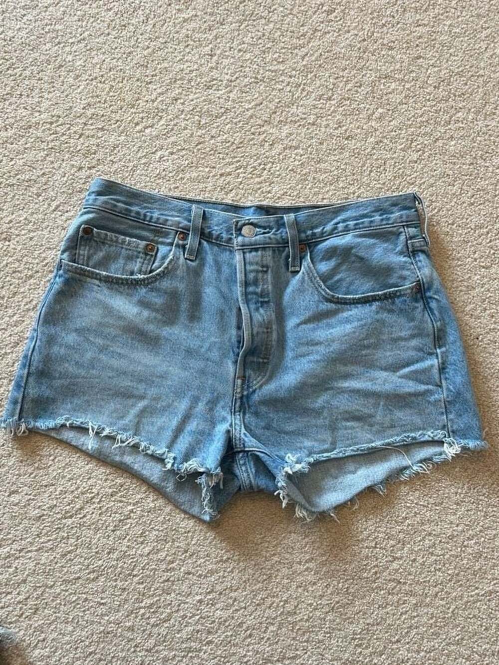 Levi's 501 Women's High Rise Light Wash Distressed Cut Off Denim Shorts Size 30
